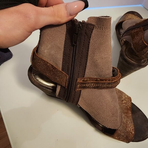 Diba Taupe Suede Wedge Bootie Size 8 - Picture 8 of 10